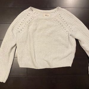 LIGHT GRAY FUZZY SWEATER